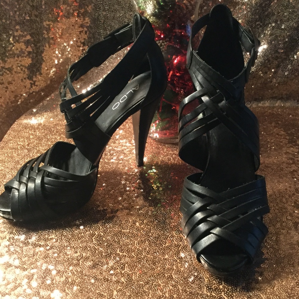 Peep-toe Sandals
